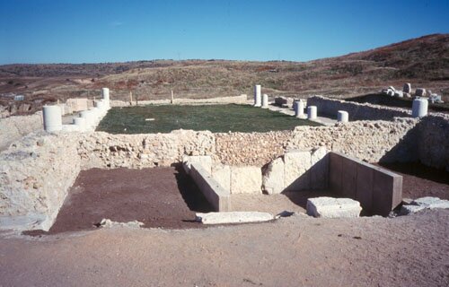 Piscina del frigidarium de las termas y palestra